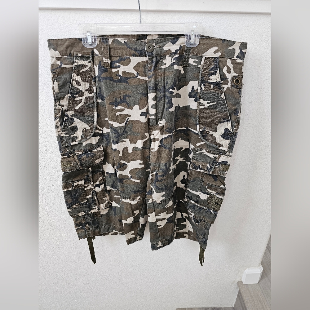 Request Jeans Premium Camo Cargo Shorts - Men's Size 38 - Multi-Pocket Utility